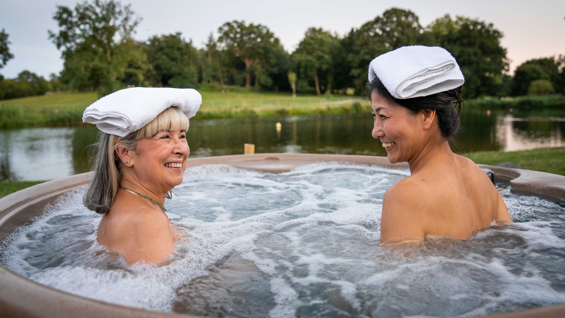 women in jacuzzi, Japanese Onsen